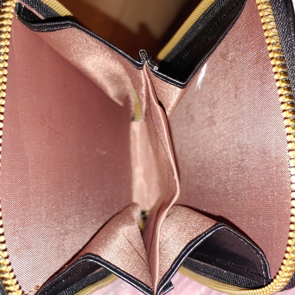 Butterfly Crossbody Phone Case - Picture 7 of 9